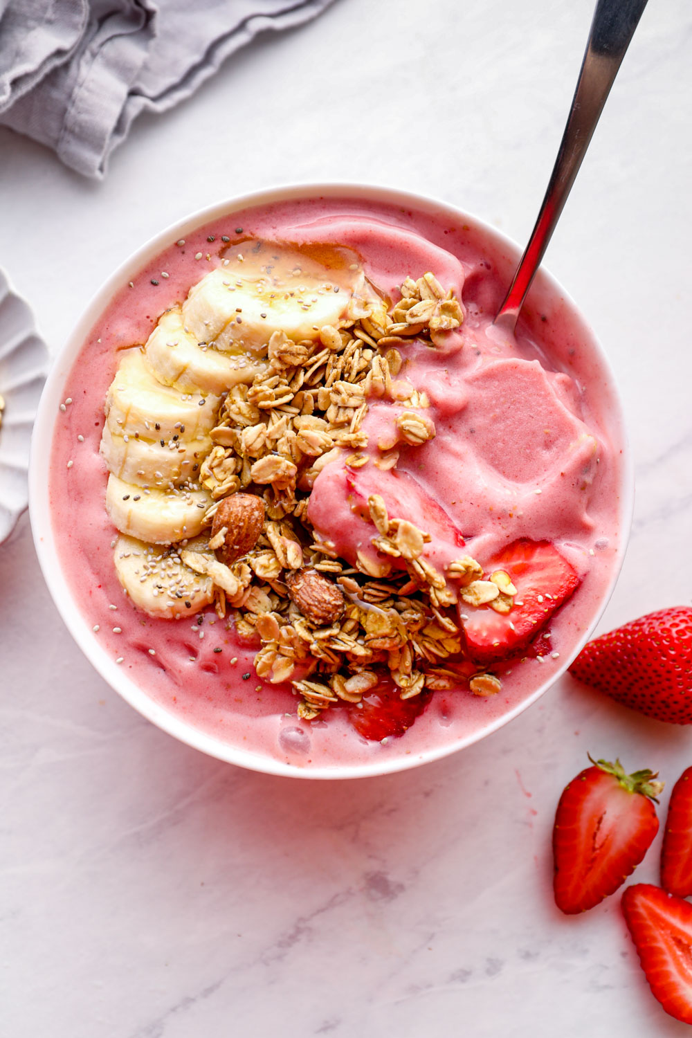 Berry smoothie bowl picture